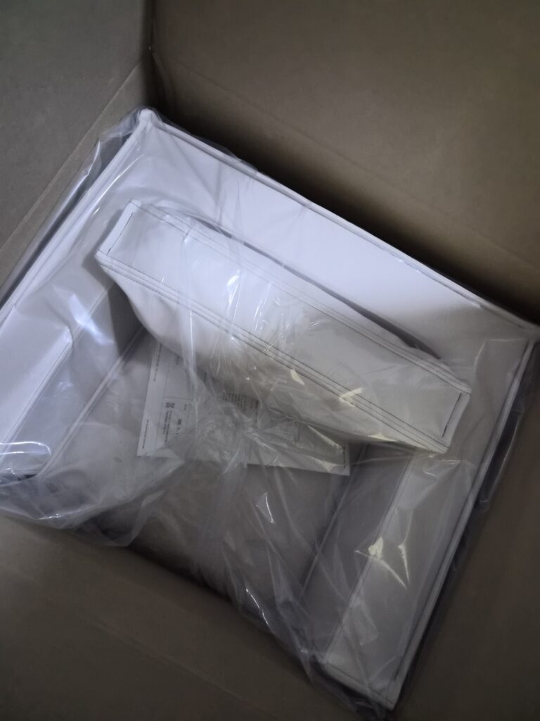 쥬다르 소파가 택배로 도착한 모습